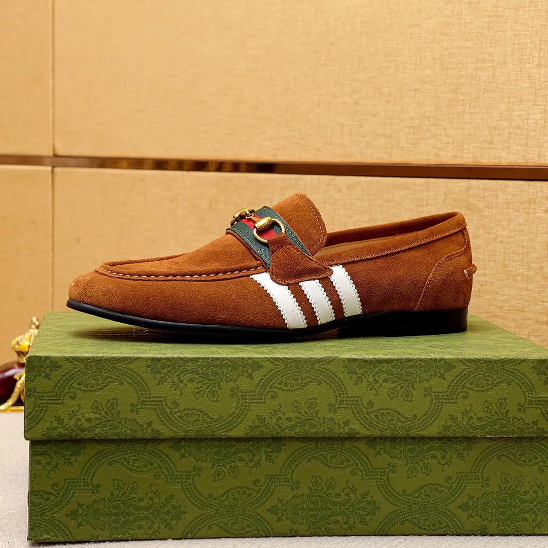 Men's shoes 💰480 💐 Product trademark: GUCCI "Gucci" casual leather shoes Regular size: 38-44 (45.46🉑️customized) Product materials: Selected imported first-layer frosted cowhide upper + classic hardware buckle, imported cowhide leather lining. Strong three-dimensional visual effect, original outsole Color: 4⃣️colors available